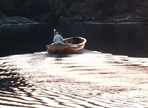 photo-to-totto-in-his-boat-cropped